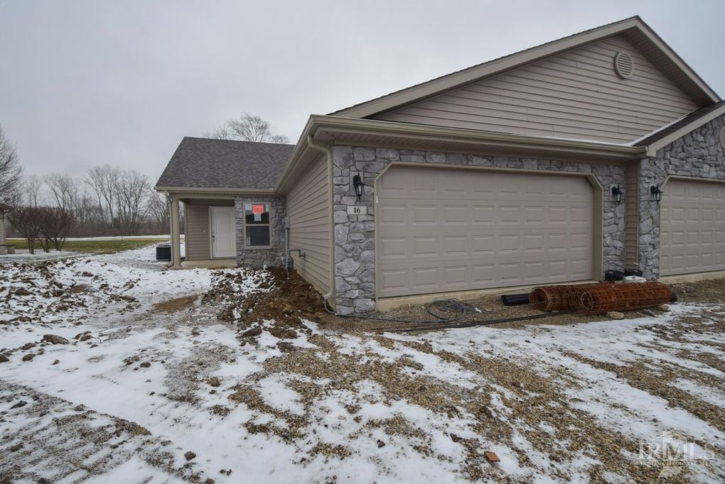 16 Clubview Drive, Hartford City, IN 47348
