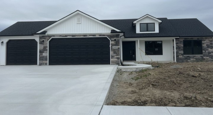 2403 Chandler Way, Auburn, Indiana