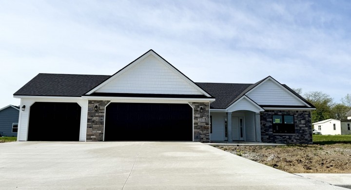 2313 Chandler Way, Auburn, Indiana